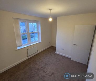 3 bedroom semi-detached house to rent - Photo 6