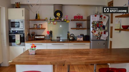 Interior room in 5-bedroom apartment in Rathfarnham, Dublin - Photo 2