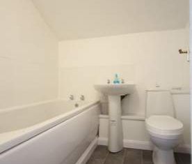 1 bedroom property to rent in Worcester - Photo 5