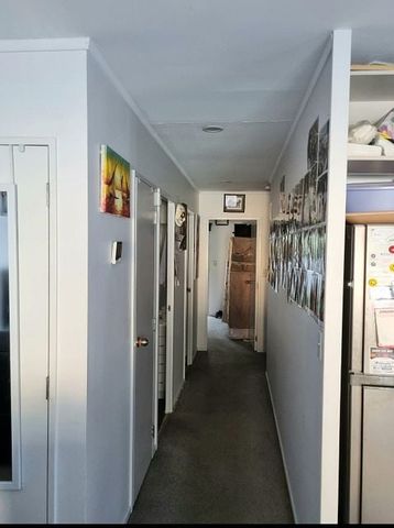 Charming 3BR Home in Papatoetoe - Photo 3