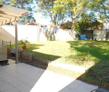 Bright Spacious Four (4) Bedrooms Duplex - Peakhurst - Photo 6