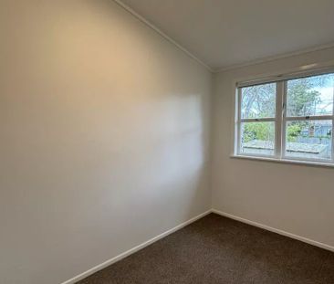 RENOVATED TWO BEDROOM UNIT IN ELLERSLIE - Photo 3