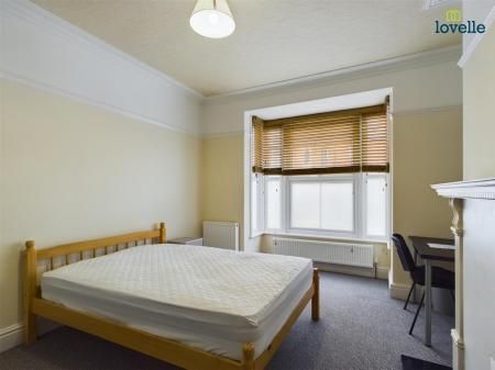 6 bedroom Town house To Let - Photo 2