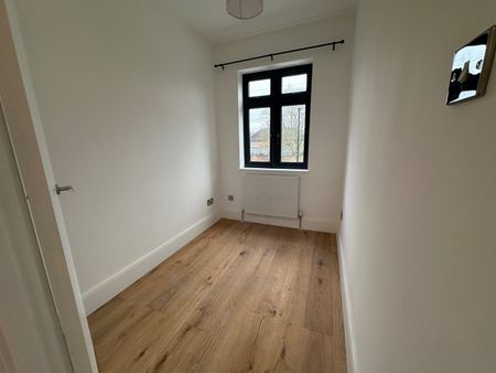 4 Bed Terraced House, Downhills Way, N17 - Photo 4