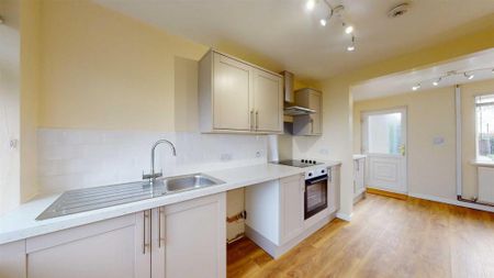 3 bedroom terraced house to rent - Photo 5