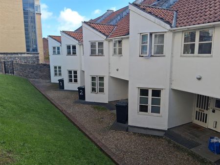 Johnny Ball Lane, Bristol - Photo 5