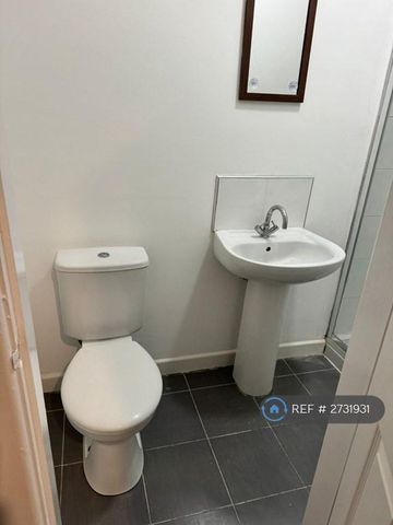 1 bedroom in a house share to rent - Photo 5