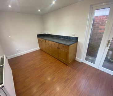 2 bedroom semi-detached house to rent - Photo 3