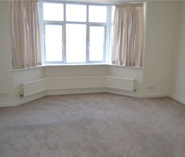 Spacious light and airy 2 bedroom split level maisonette in a centr... - Photo 6