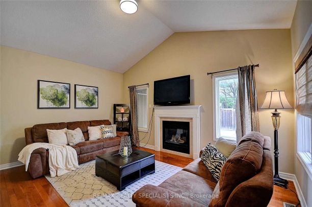 Detached Home For Lease | W9033084 - Photo 1