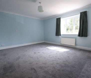 4 bedroom detached house to rent - Photo 2