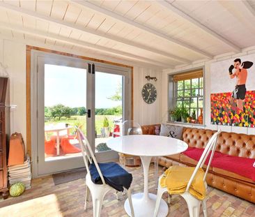 Fabulous Thatched Barn Conversion, beautifully modernised, with won... - Photo 1