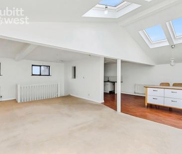 4 bedroom end of terrace house to rent - Photo 2