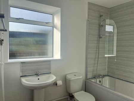 4 bedroom maisonette to rent - Photo 2