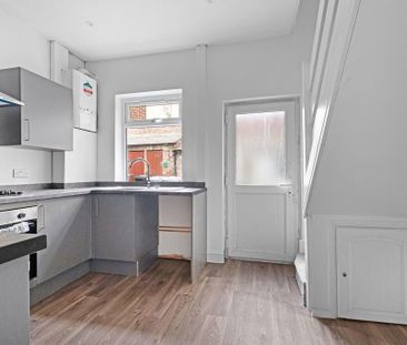 2 bedroom terraced house to rent - Photo 4