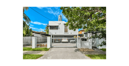 Fully Furnished, Homely Apartment on Sought-After Paradise Island - Photo 3