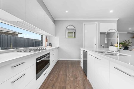 Comfortable Family Living in a Quiet Worrigee Cul-de-sac - Photo 3