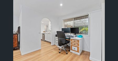 Beautifully Renovated Family Home in Clearwater Estate - Photo 2