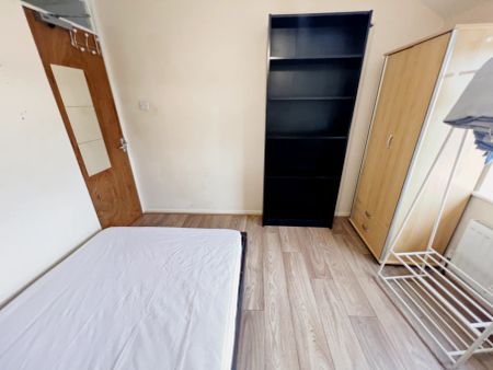 room 4 - Photo 5
