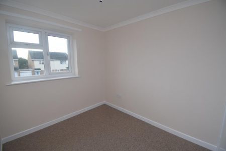 2 bedroom end of terrace house to rent - Photo 3