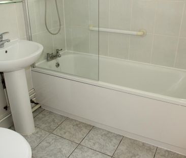 2 bedroom semi-detached bungalow to rent - Photo 3