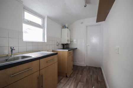 2 bedroom terraced house to rent - Photo 4