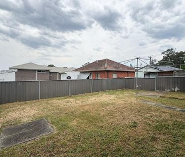 Three bedroom Family Home - Photo 6