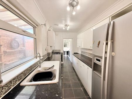 3 bedroom terraced house to rent - Photo 5