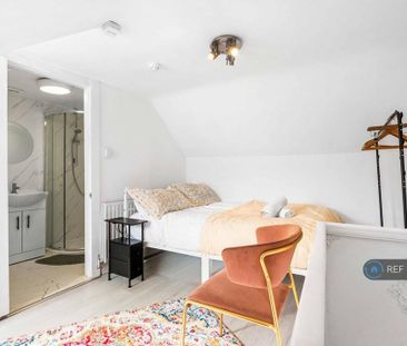 Studio to rent - Photo 2