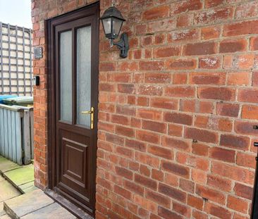 2 bedroom end of terrace house to rent - Photo 4