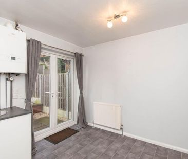 2 bedroom end of terrace house to rent - Photo 2