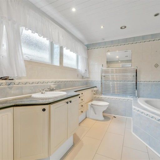 Angus Close, Thurnby, Leicester, LE7 - Photo 1