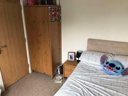 Lincoln Bishop // Large Bed House // Sep, LN2 - Photo 4