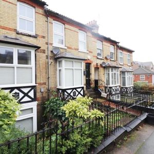 4 Bed Terraced House, Gladstone Avenue, LU1 - Photo 3