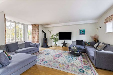 A stunning and rarely available two bedroom, two bathroom cottage in private development set behind electronic gates. - Photo 5