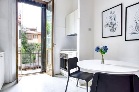 Cozy single room with window in Via Filippino Lippi - Photo 4