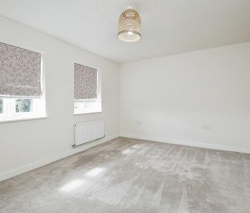4 bedroom semi-detached house to rent - Photo 2