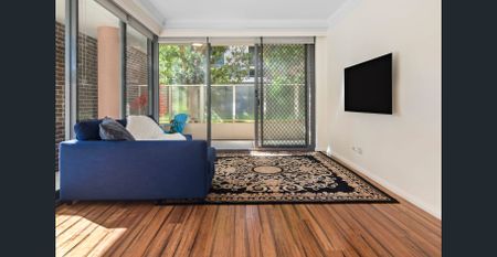 Freshly painted oversized luxury apartment - walking distance to all amenities! - Photo 4