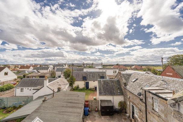 3 bedroom flat to rent - Photo 1