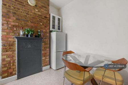 1 bedroom in a flat share to rent - Photo 5
