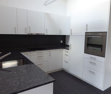 moderne 4 1/2-Zimmer-Dachwohnung mit Holzofen und Balkon - Photo 4