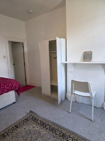 Room in a Shared House, Leyton Green Road, E10 - Photo 2