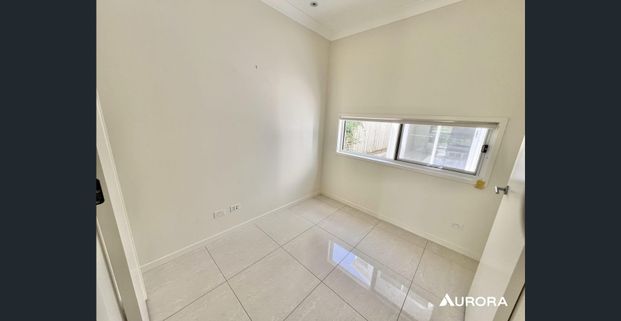 STUNNING TWO STOREY FAMILY HOME LOCATED IN CLEVELAND! - Photo 1