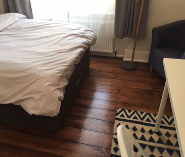 Room in a Shared House, B, W9 - Photo 4