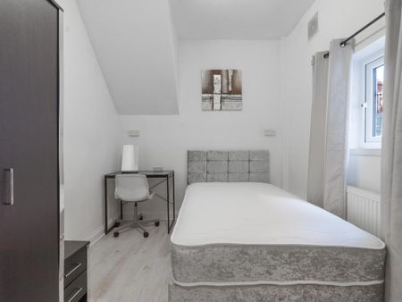 3 bedroom ground floor flat to rent - Photo 5