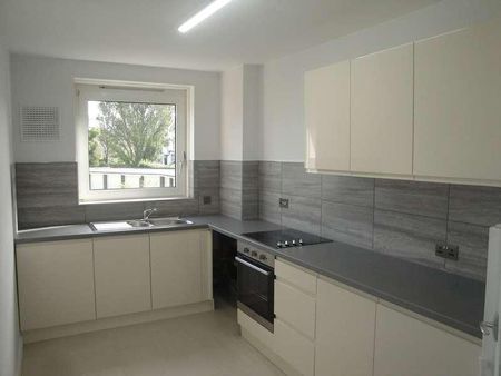 Lingfield Court, Blount Road, PO1 - Photo 5