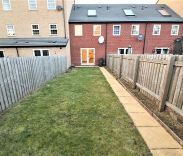 3 bed town house to rent in Wade Close, Barnsley, S72 - Photo 1