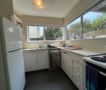 Lock & leave 2 bedroom townhouse in St Albans - Photo 5