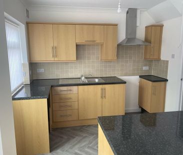 3 bedroom terraced house to rent - Photo 2