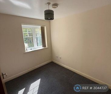 1 bedroom in a flat share to rent - Photo 2